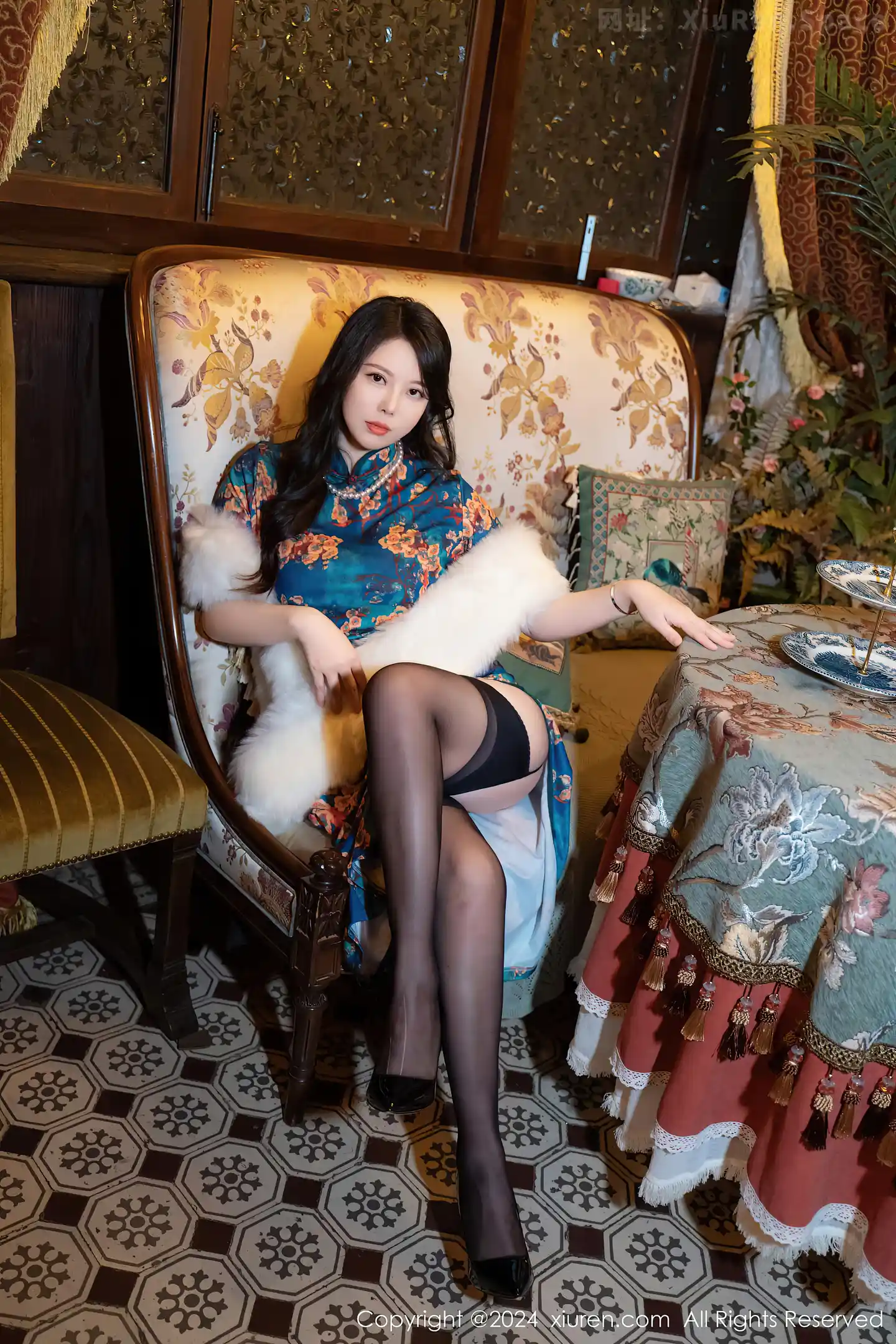 图片[3]-[XiuRen秀人网]VOL.8476 模特白茹雪性感深色旗袍露红色内衣配黑丝袜秀完美身材诱惑写真60P-秀人网官方网站